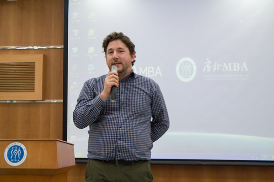Andrea进行介绍